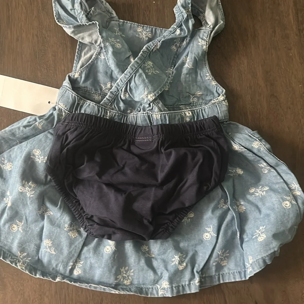 NWT  Sale‼️‼️Baby Girl OshKosh B'gosh® Floral Chambray Dress 6 MONTHS, Denim